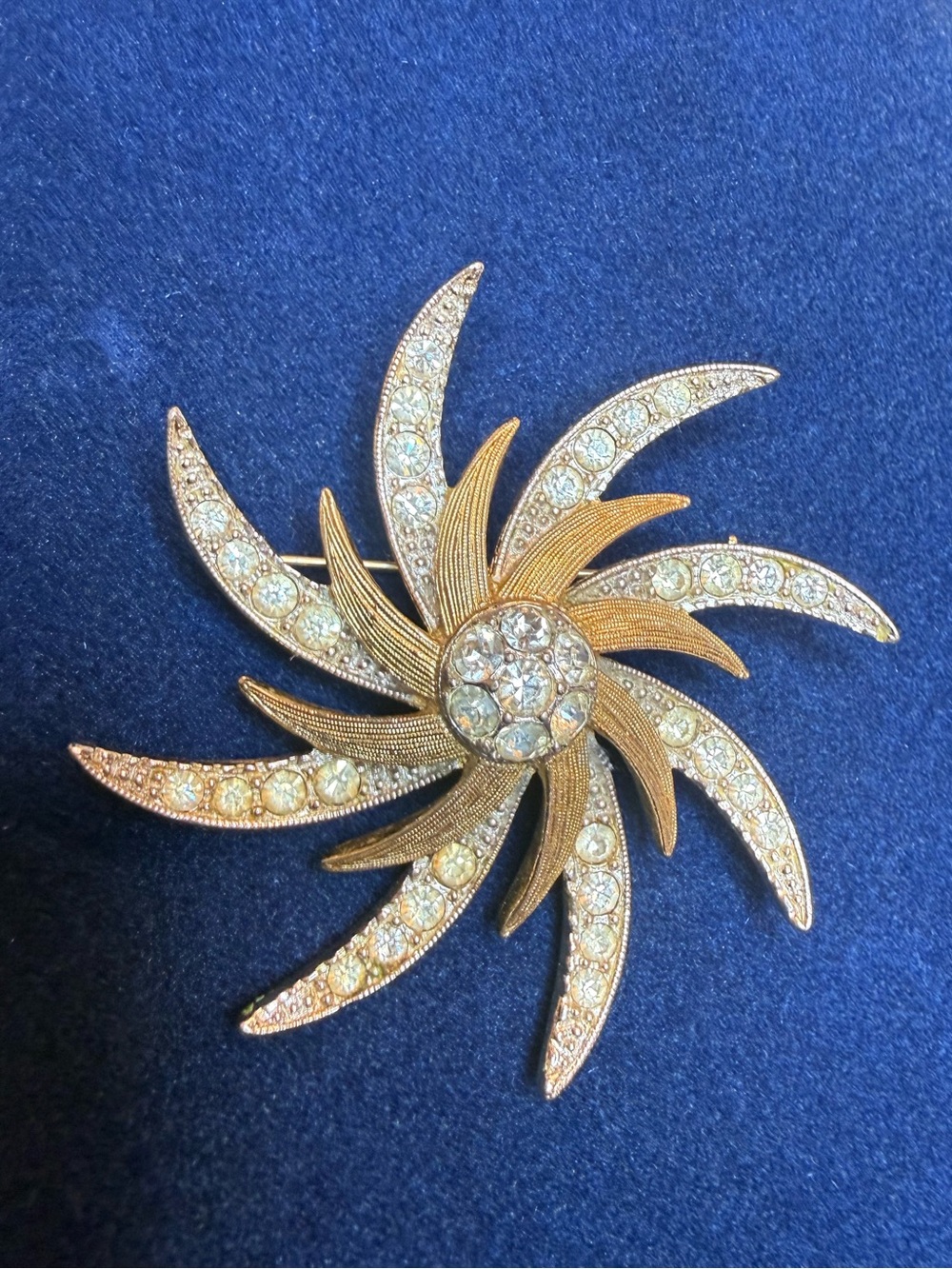 Vintage Sarah Coventry “Evening Comet” Rhinestone Starburst Brooch Gold Tone - Picture 6 of 9